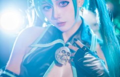 Cosplay：初音未来 骸音钙cos囚徒与纸飞机ver @凛子酱